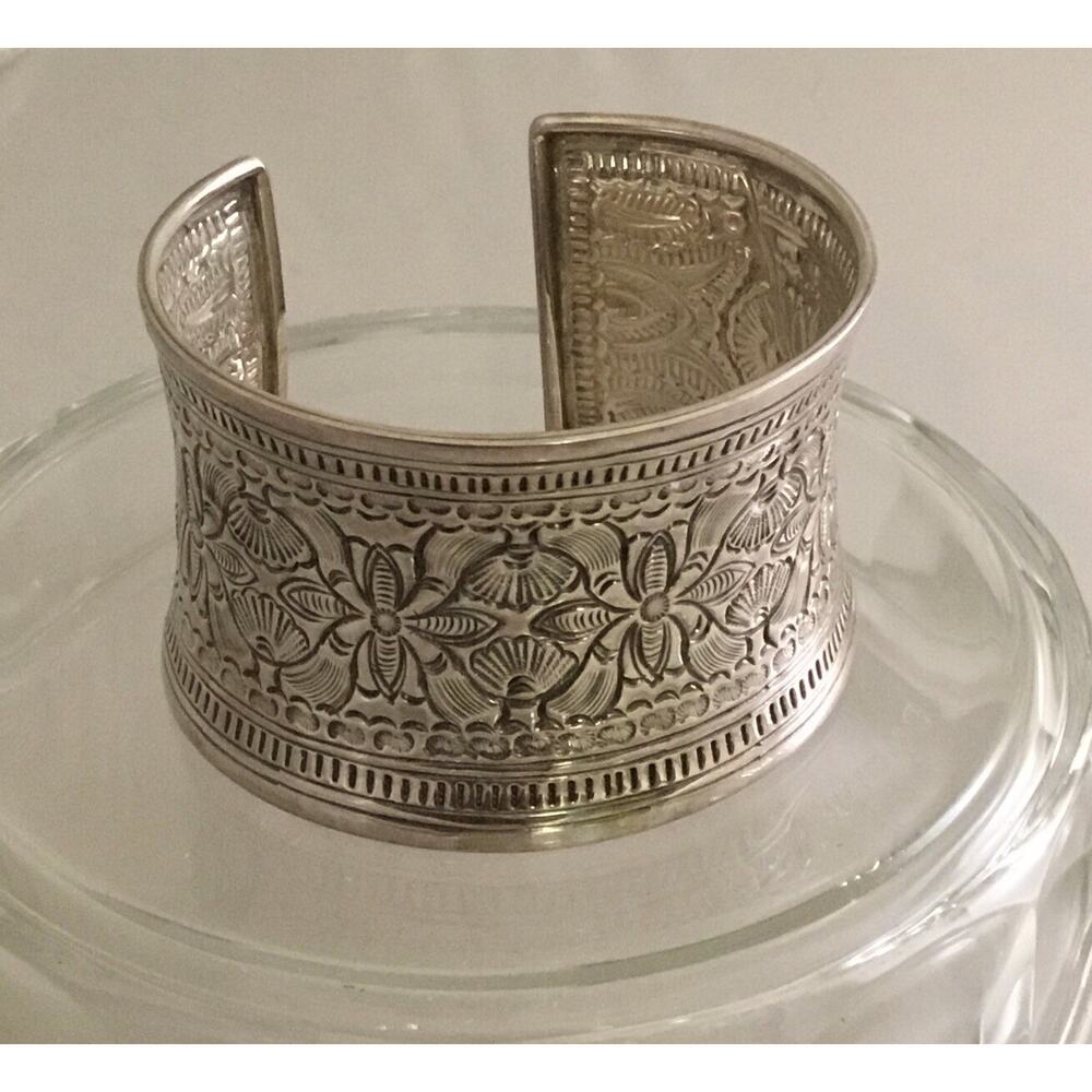 Novica Sterling Silver Engraved Floral Design Wide CUFF/BRACELET - Thailand 64g - Picture 3 of 7